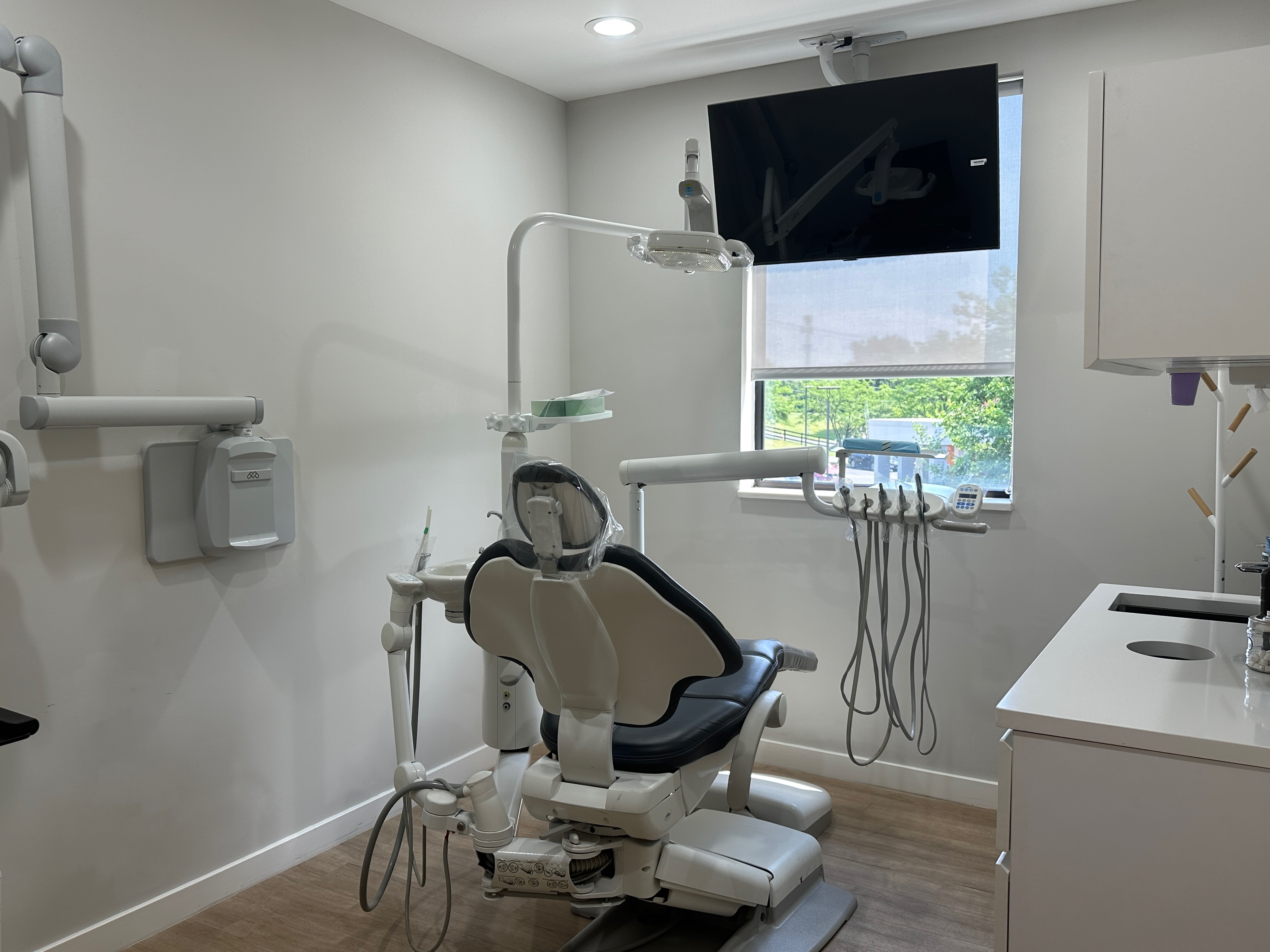 Open treatment bay corridor at Somerset Periodontics